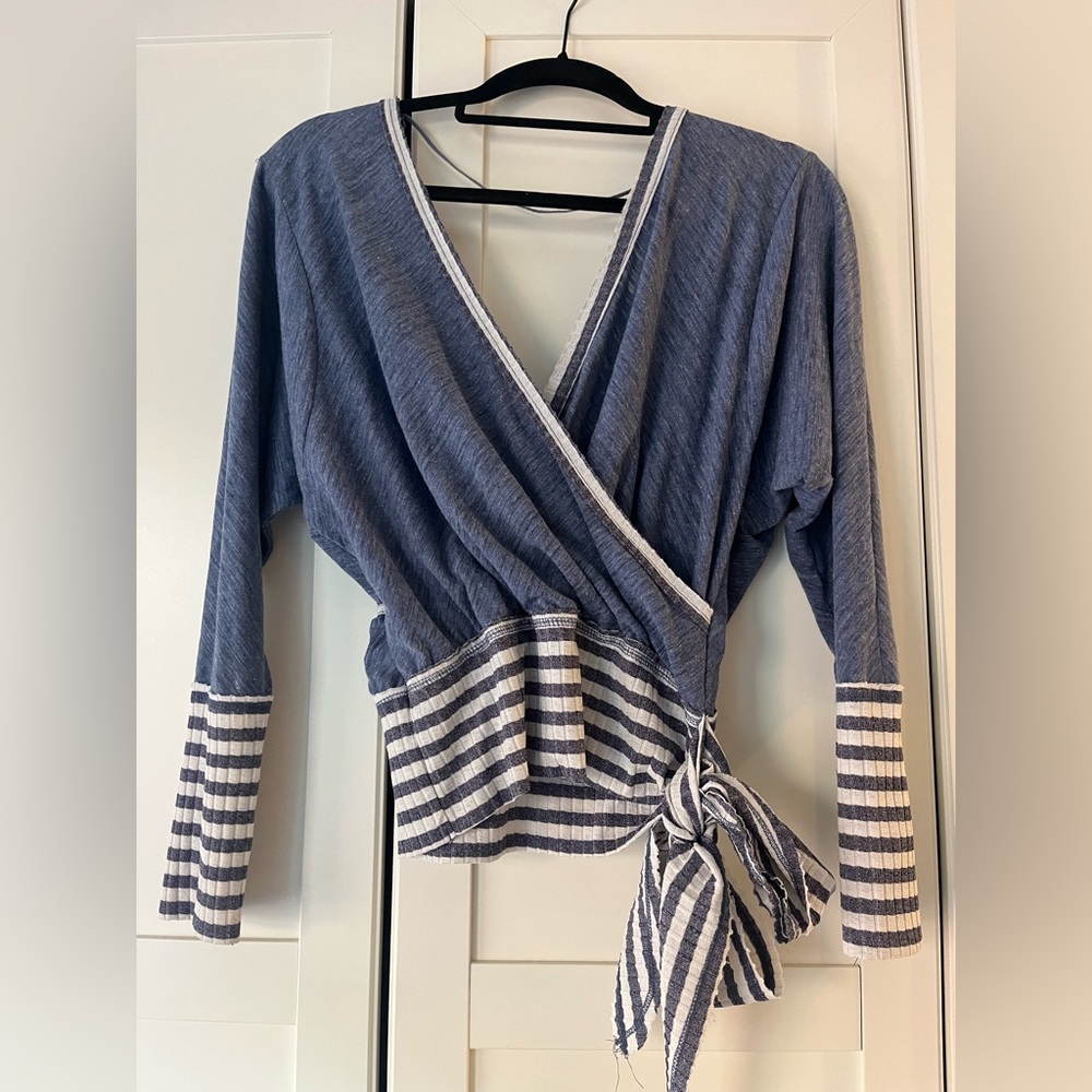 Umgee Womens Faux Wrap V-Neck Top Blouse Blue/White Two Tone Striped